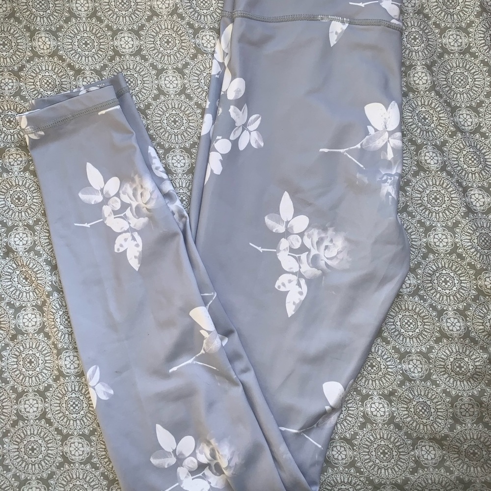 Light grey floral leggings